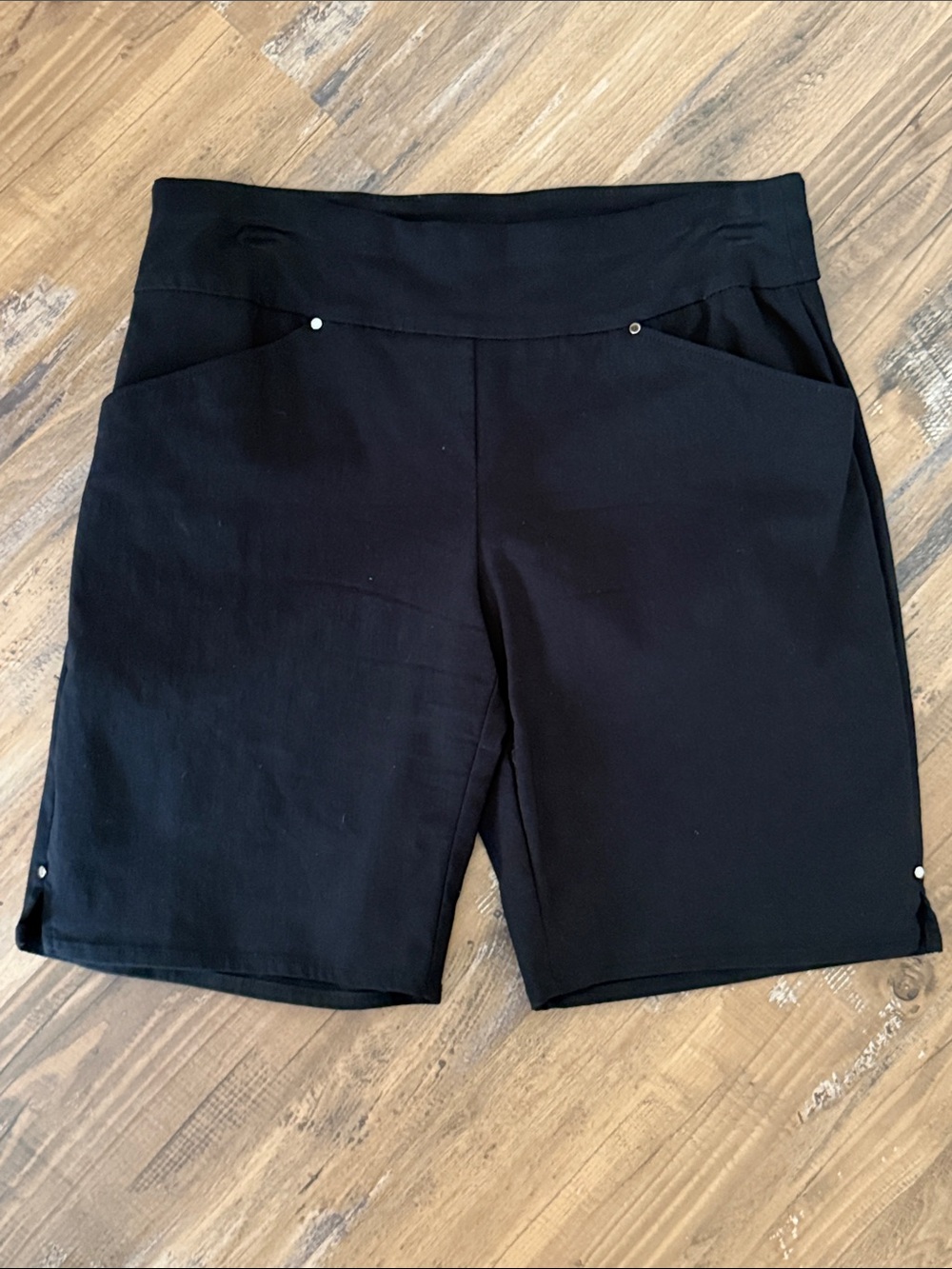INC International Concepts Silver Rivet Pull On Stretch Bermuda Shorts Size